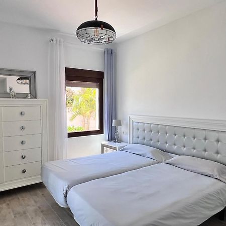 Pirata Bungalow Sea Front Estepona Exterior foto